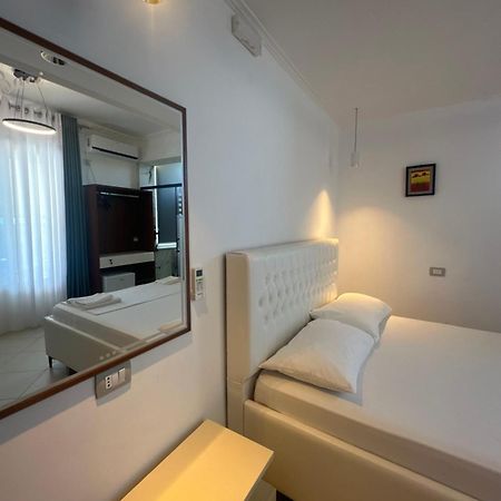 Hotel Kristal Borsh Exteriér fotografie