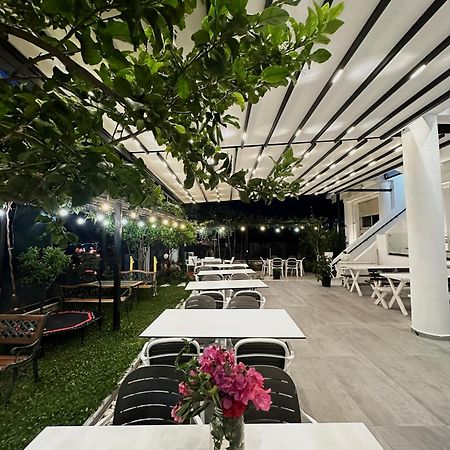 Hotel Kristal Borsh Exteriér fotografie
