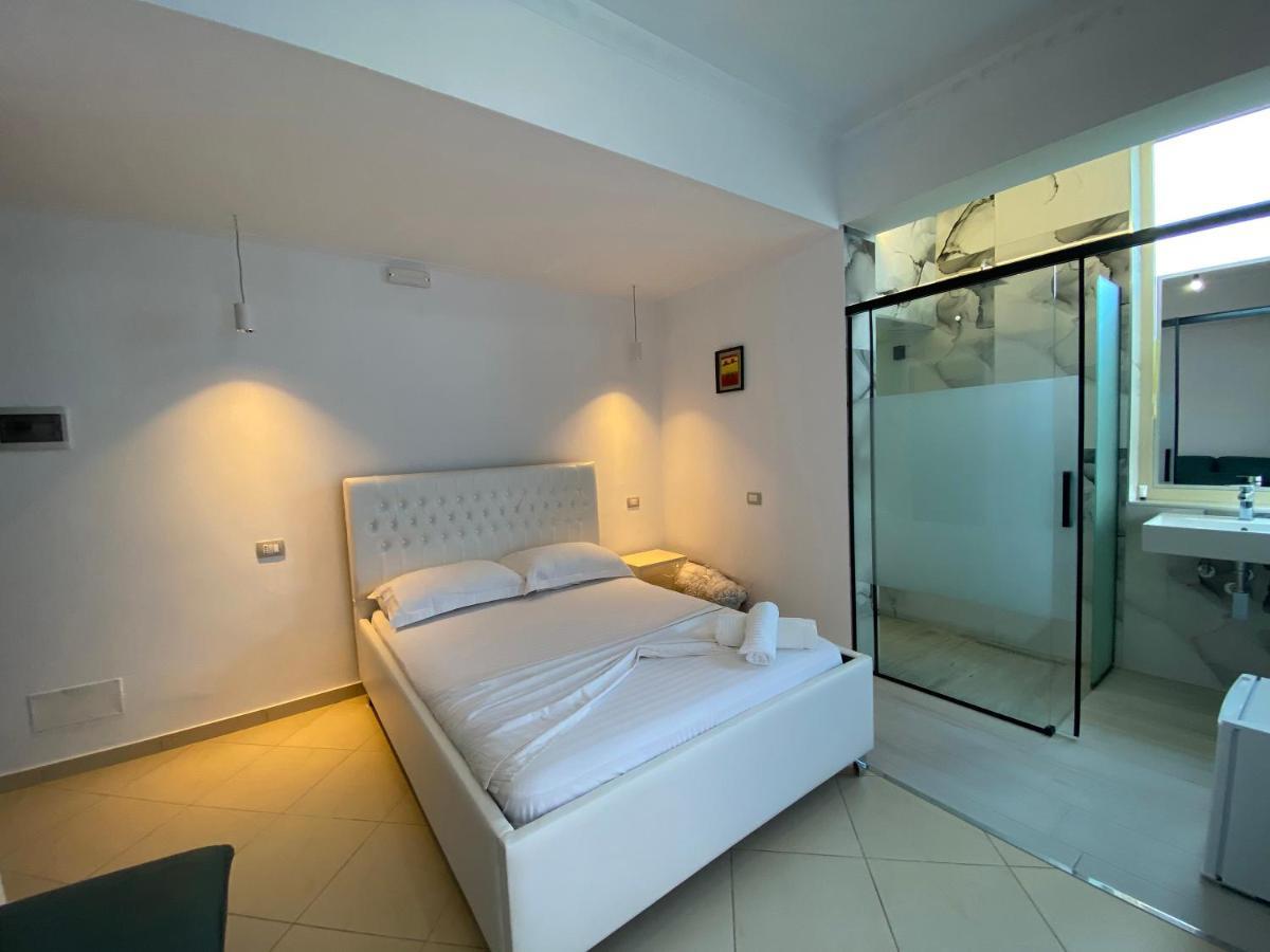 Hotel Kristal Borsh Exteriér fotografie