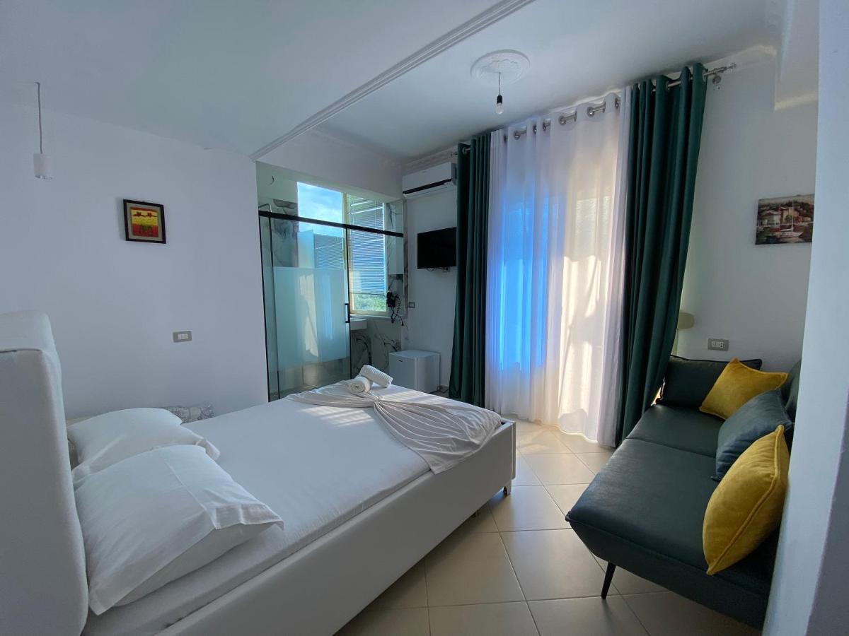 Hotel Kristal Borsh Exteriér fotografie