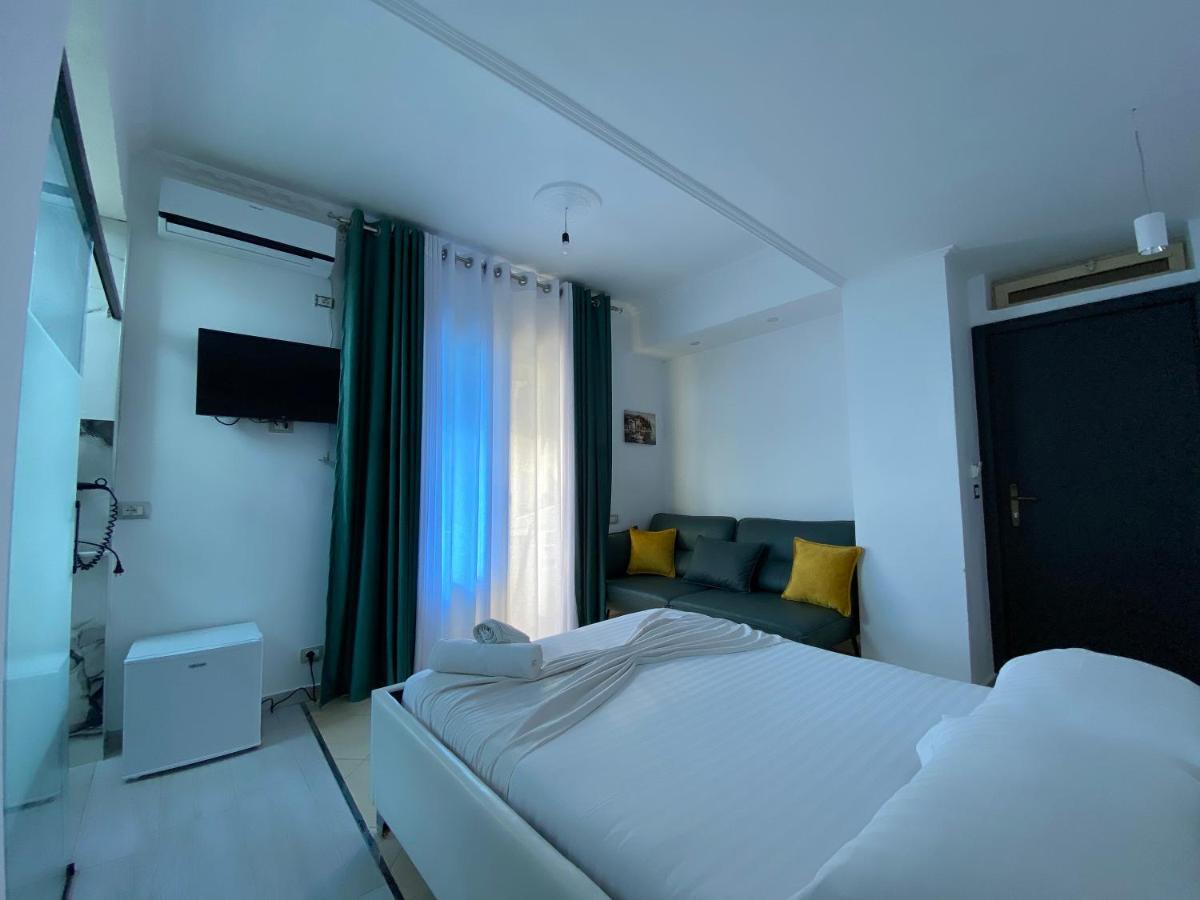 Hotel Kristal Borsh Exteriér fotografie