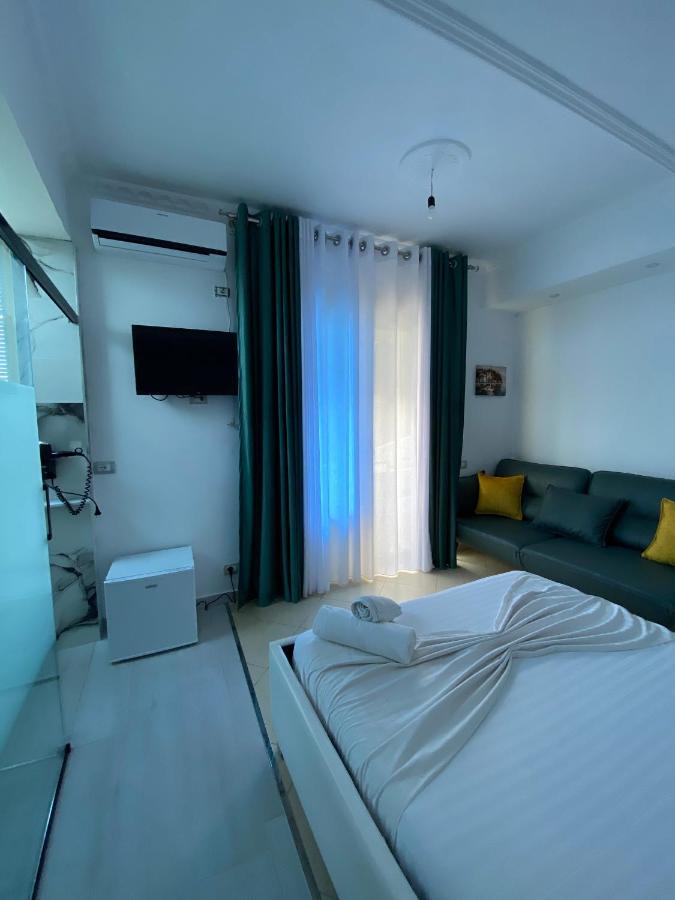 Hotel Kristal Borsh Exteriér fotografie