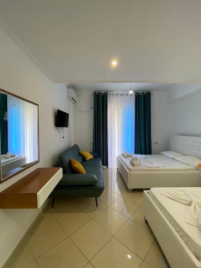Hotel Kristal Borsh Exteriér fotografie