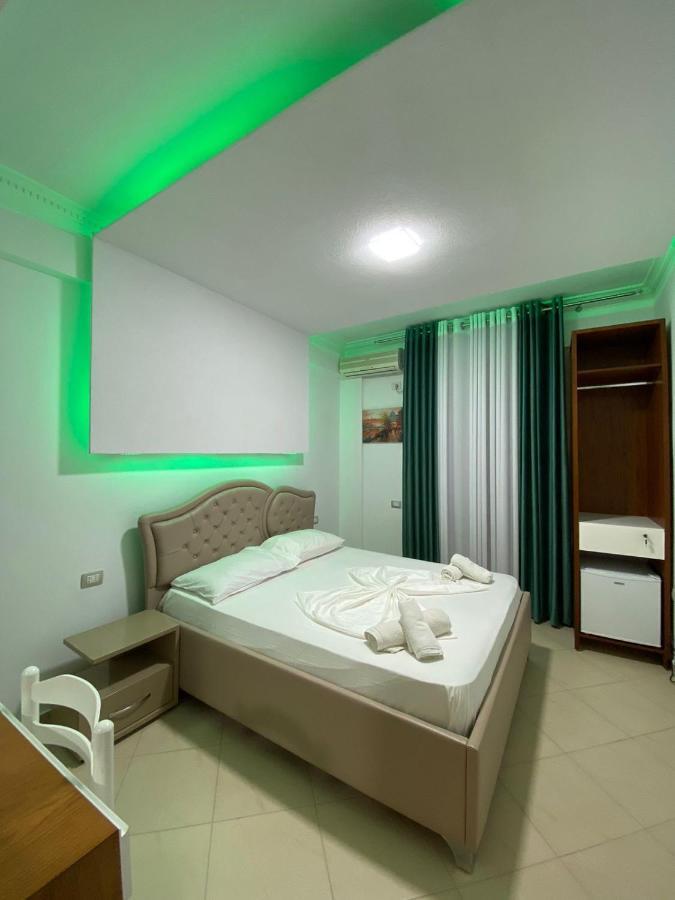 Hotel Kristal Borsh Exteriér fotografie