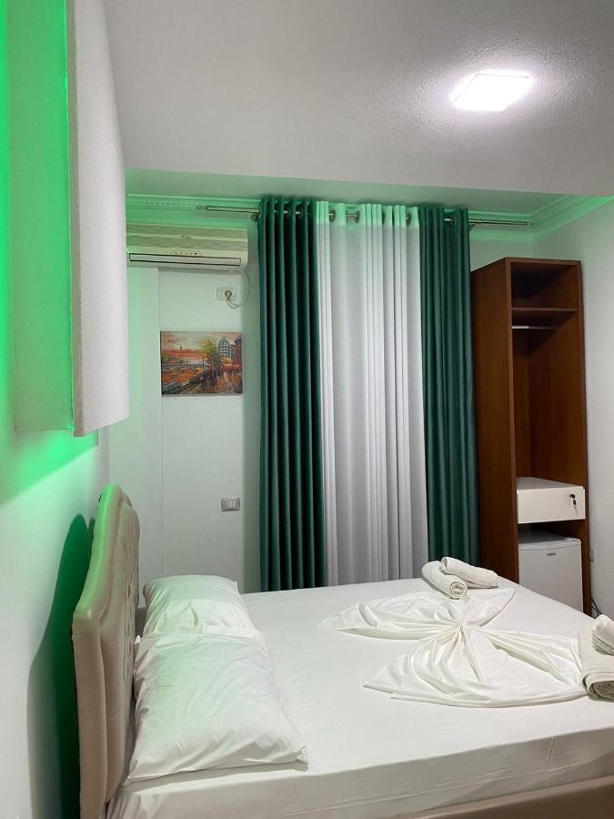 Hotel Kristal Borsh Exteriér fotografie