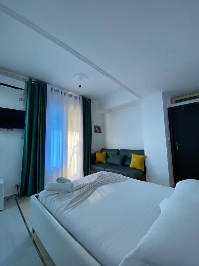 Hotel Kristal Borsh Exteriér fotografie