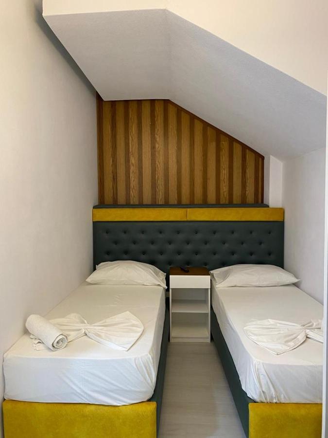 Hotel Kristal Borsh Exteriér fotografie