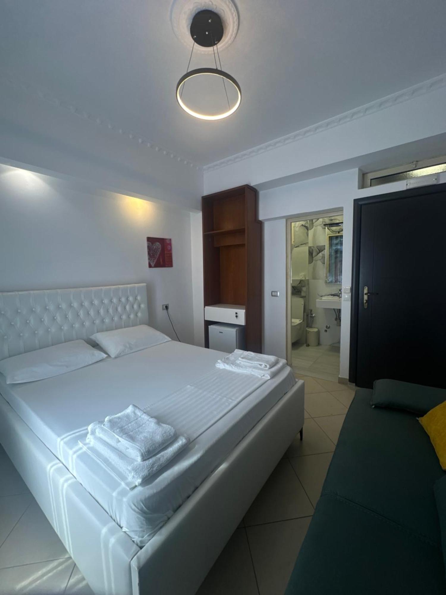 Hotel Kristal Borsh Exteriér fotografie