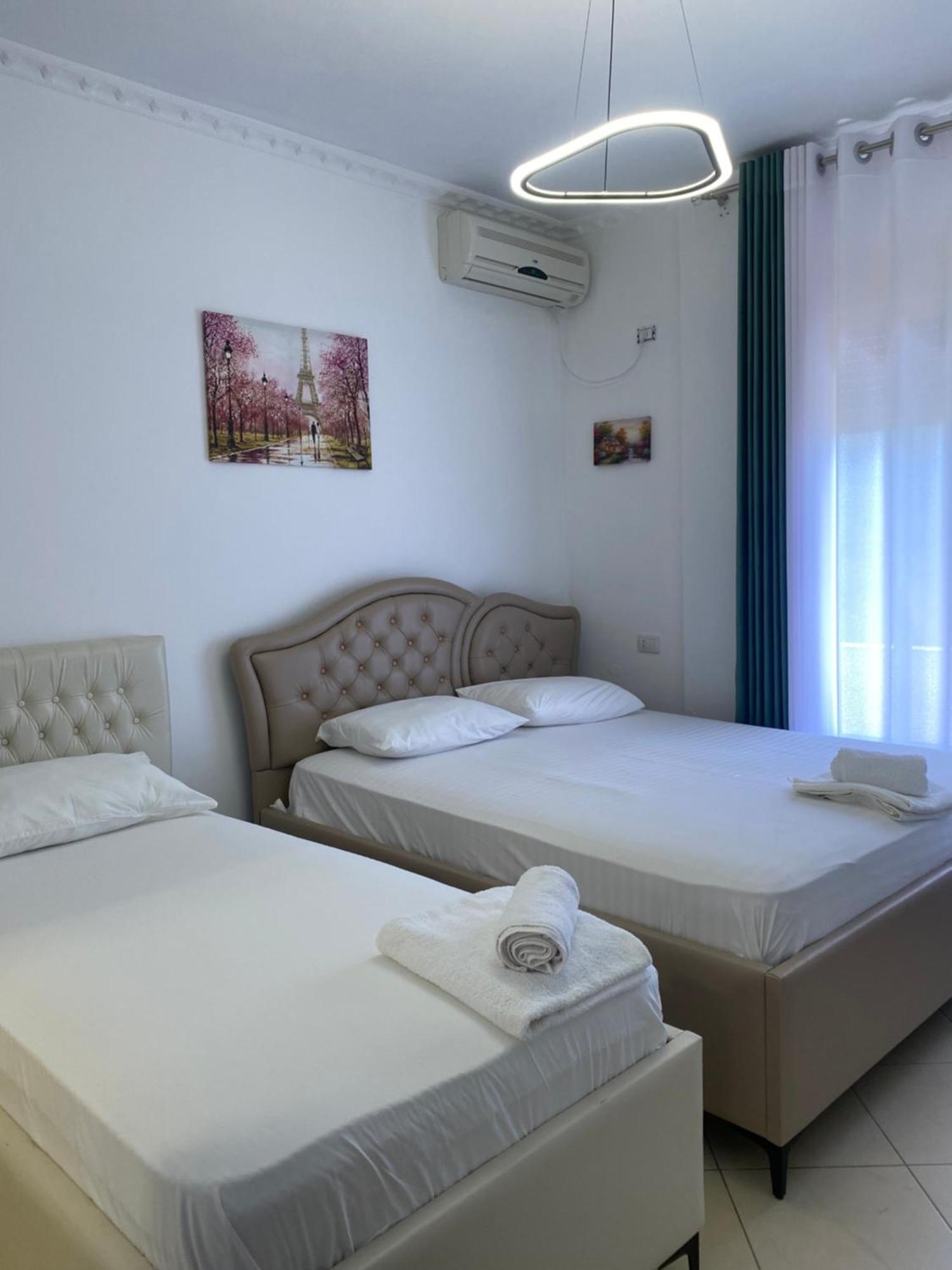 Hotel Kristal Borsh Exteriér fotografie